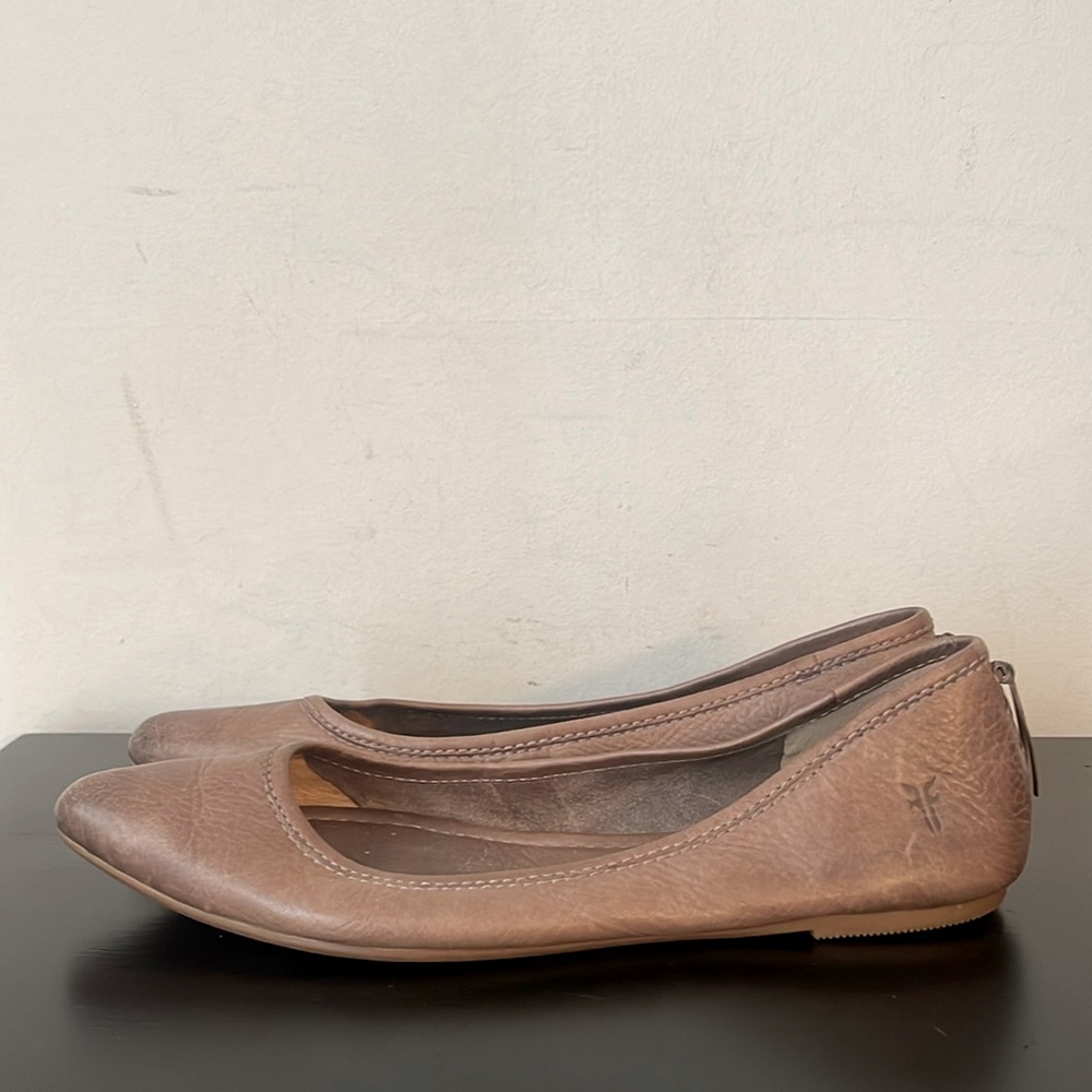 The Frye Company Regina ballet leather distressed flats size 8